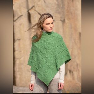 NWT Aran Crafts Kelly Green Poncho Merino Wool M/L